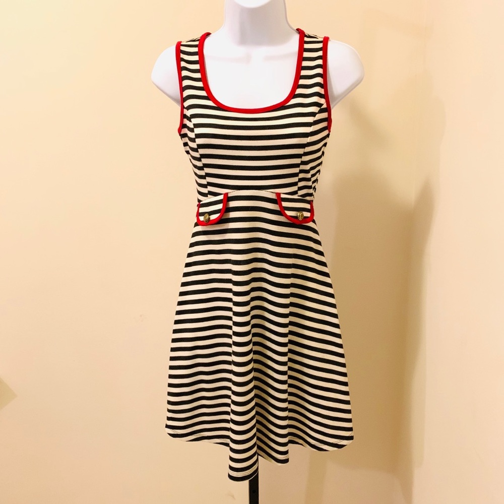 Black and White Dress w/ Red Trim 👗
